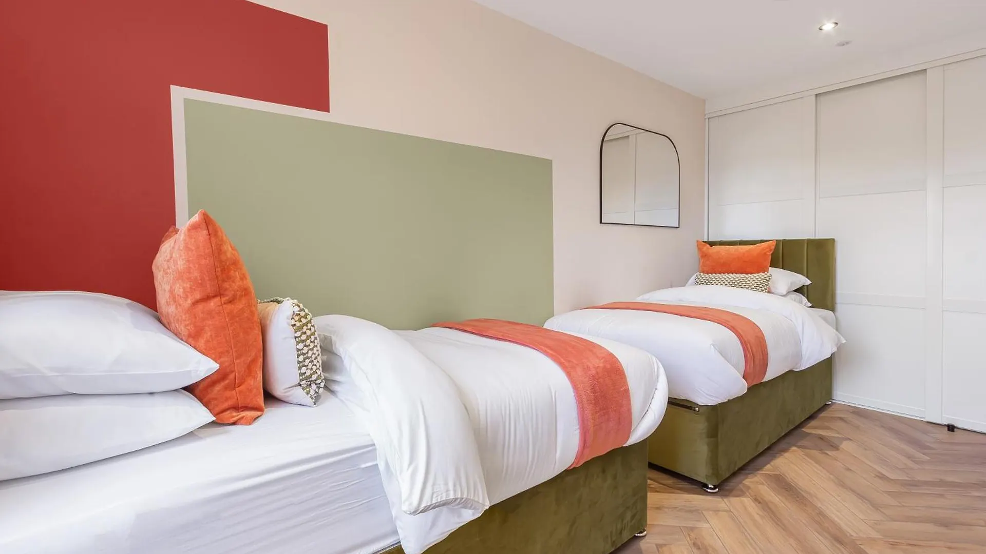 Brighton Central Crown - Rose Platinum Properties 0*,  United Kingdom