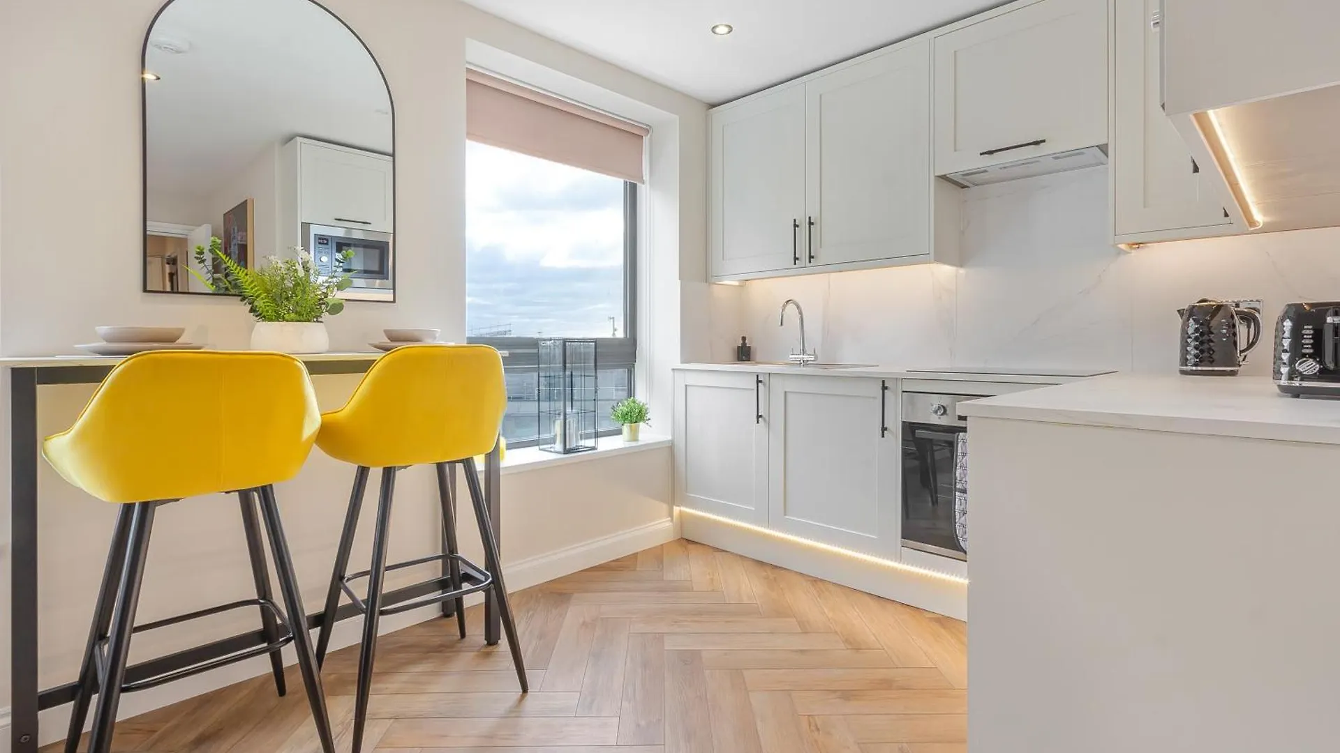 Brighton Central Crown - Rose Platinum Properties Apartment